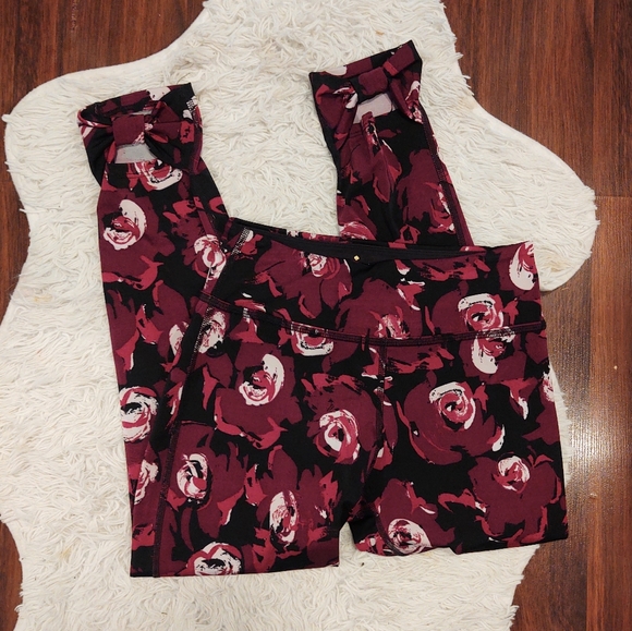 kate spade Pants - Kate Spade Roses High Rise Cropped Leggings